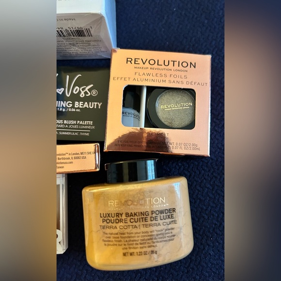 Makeup Bundle S8 - Picture 2 of 11